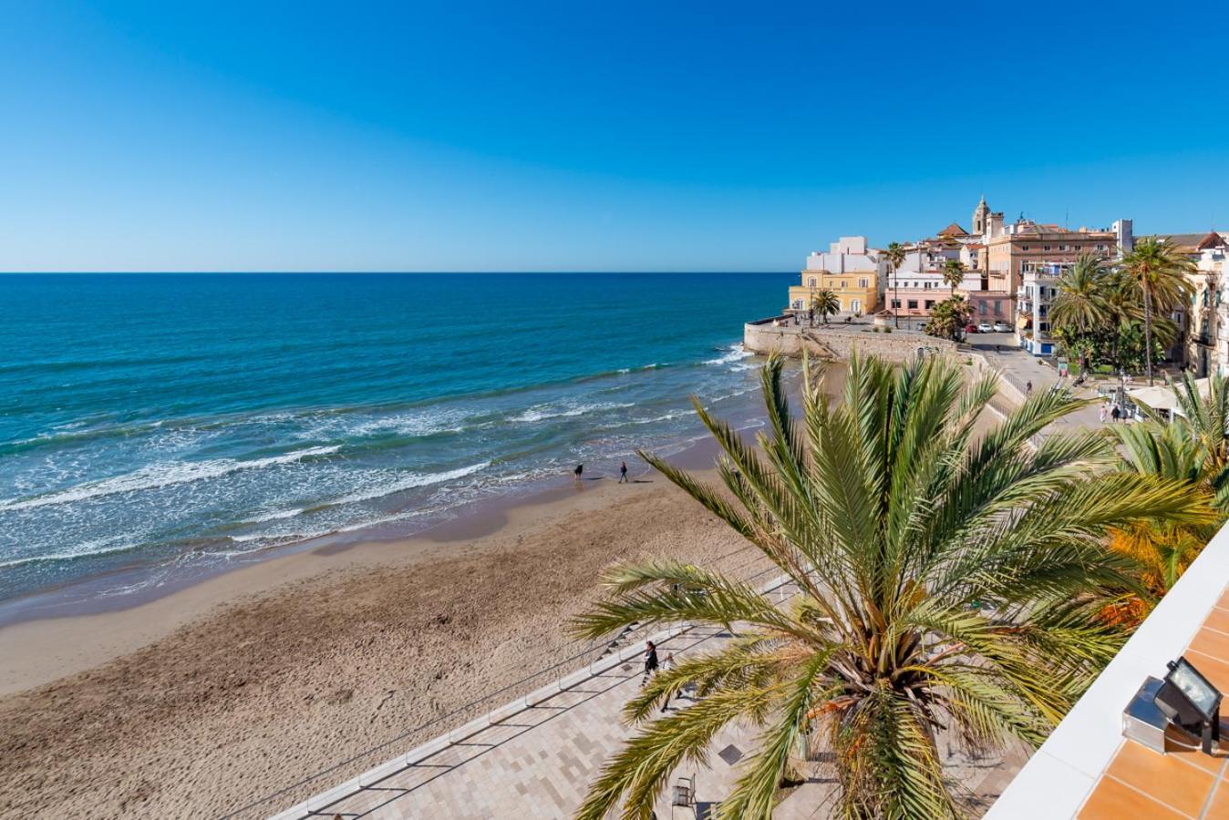InSitges Sant Sebastia's Beach Bagian luar foto