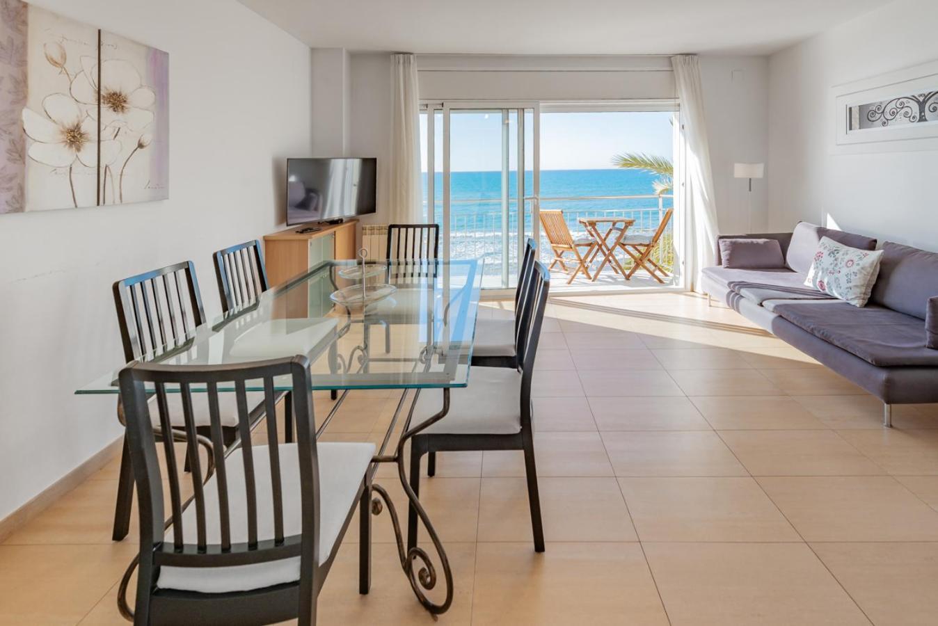 InSitges Sant Sebastia's Beach Bagian luar foto