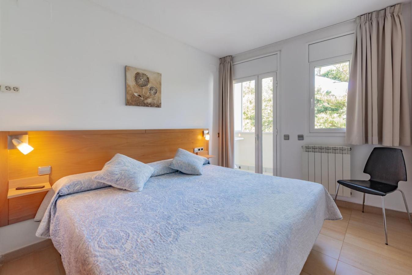InSitges Sant Sebastia's Beach Bagian luar foto