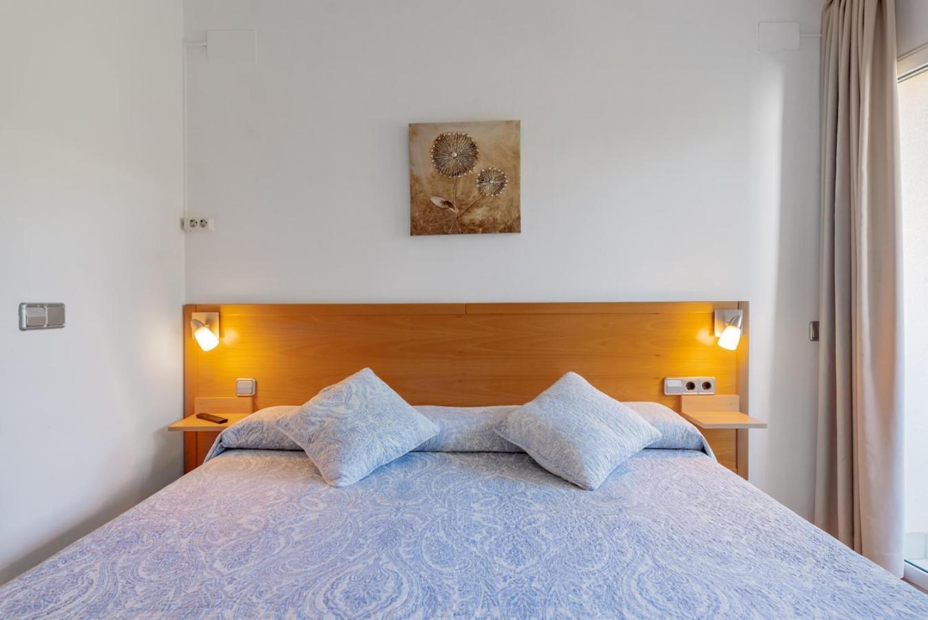 InSitges Sant Sebastia's Beach Bagian luar foto